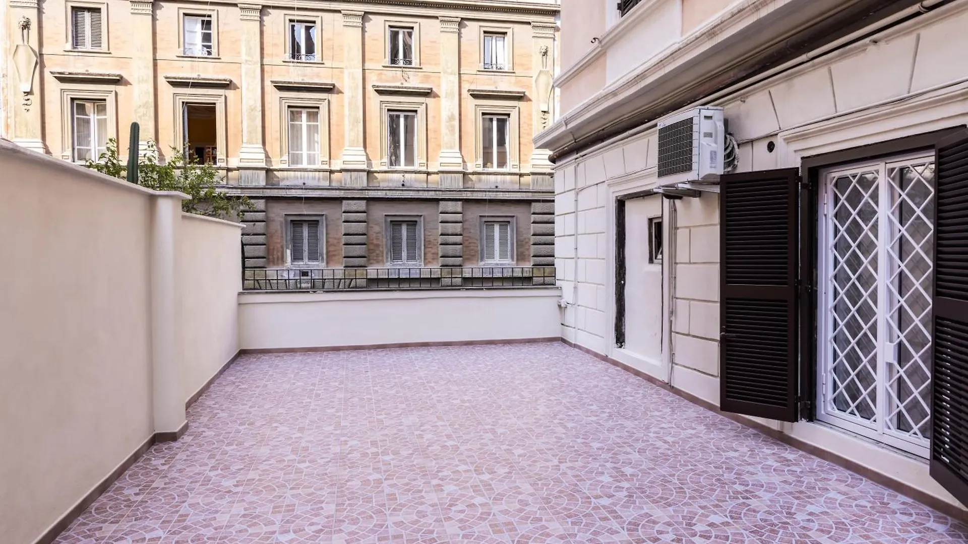 **  Hotel Orbis Rome Italy